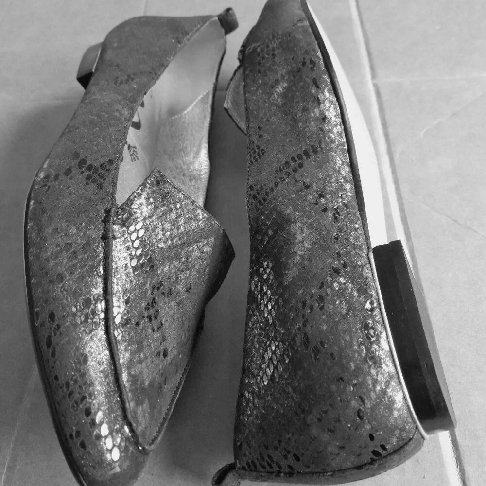 Nina New York Women's Originals, Quay3 Loafers, Liquid Bronze D, Size 9.5M